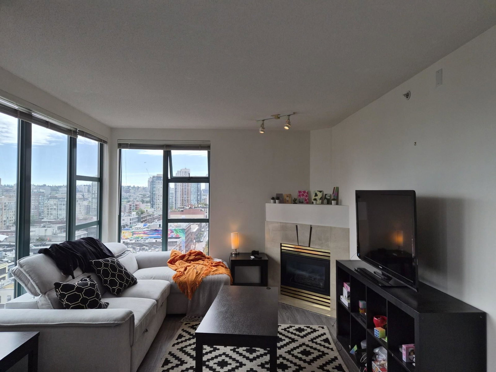 Listing Image 13