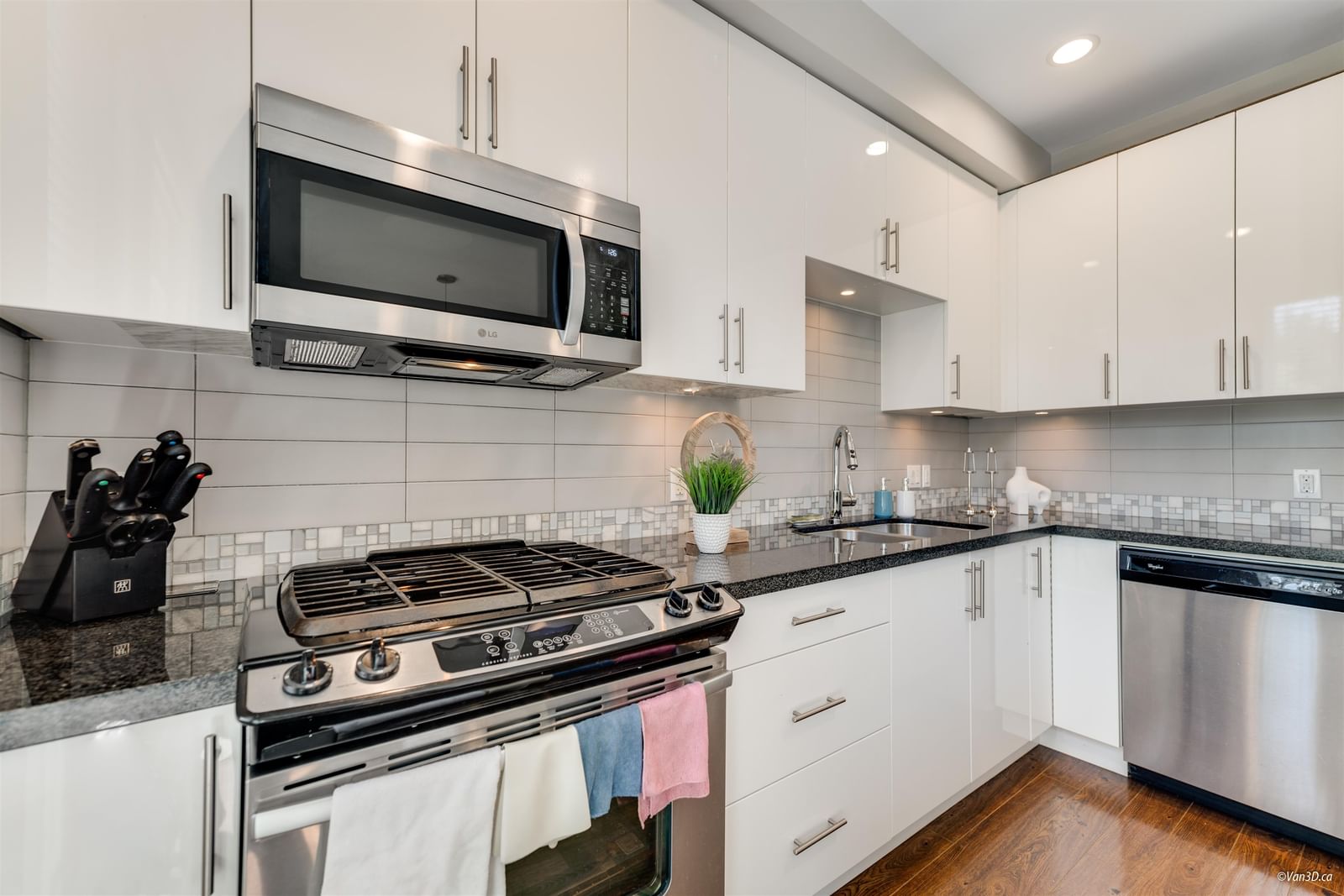 Listing Image 12
