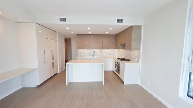 2208 - 2186 Gilmore Avenue