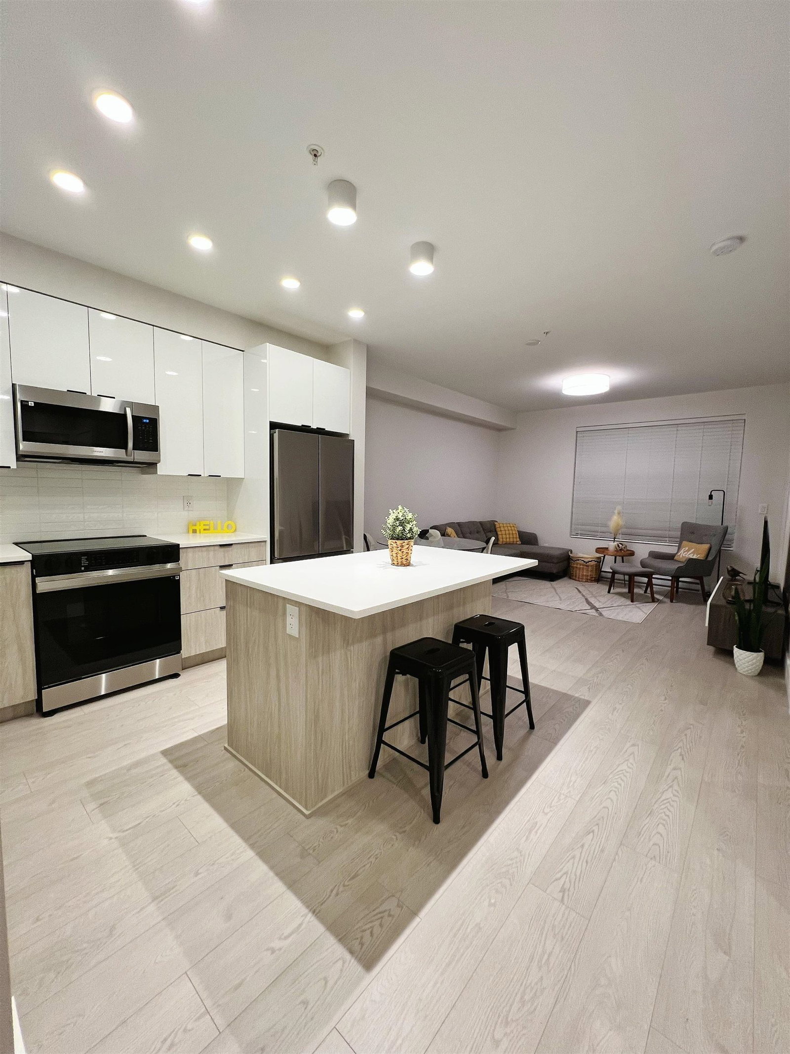 Listing Image 10