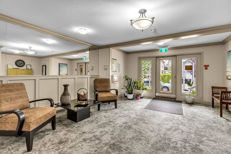 204 - 1458 Blackwood Street, White Rock, V4B 3V4 | Image 2