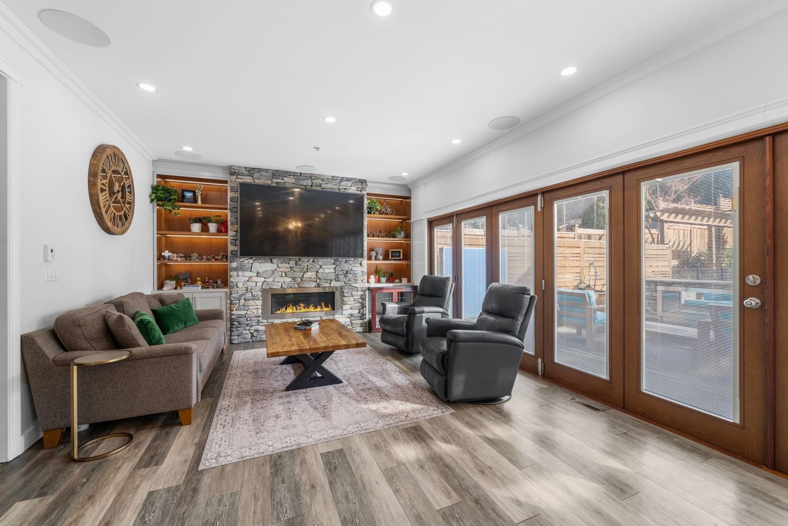 Listing Image 10