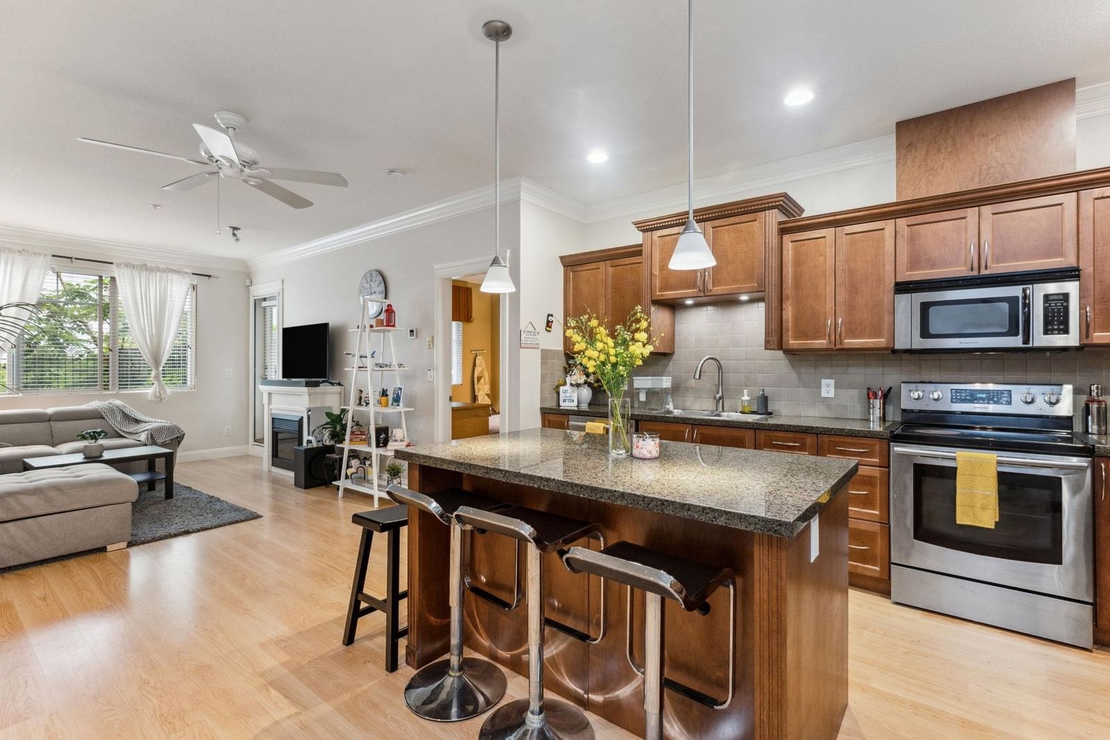 Listing Image 5
