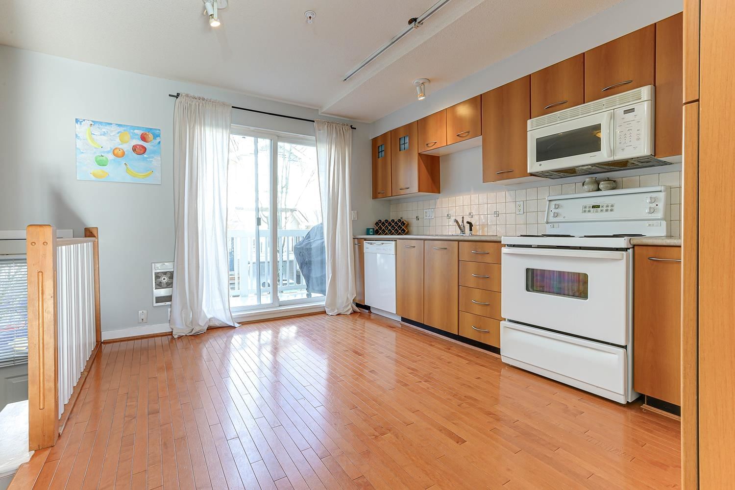 Listing Image 11