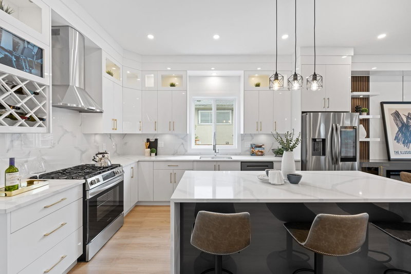 1 - 122 Eighth Avenue, New Westminster, V3L 1X8 | Image 2