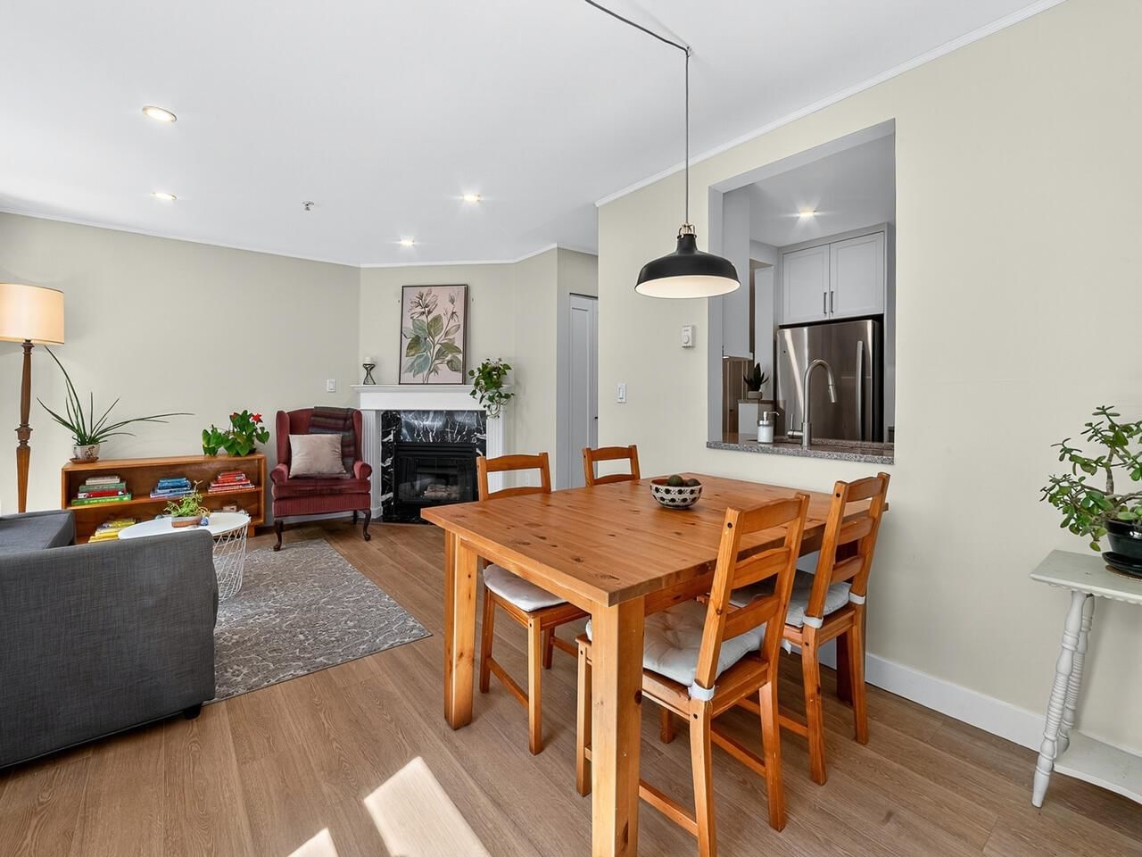 Listing Image 8
