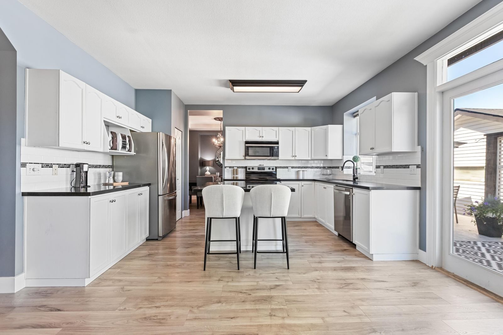 Listing Image 9