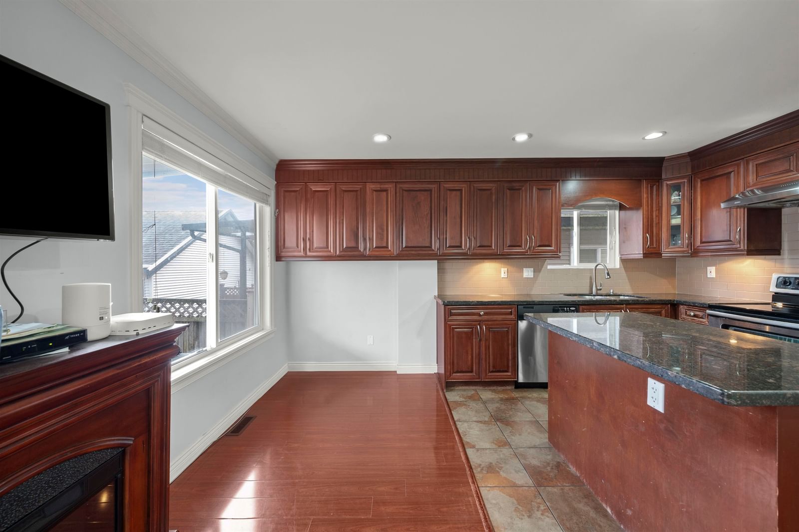 Listing Image 16