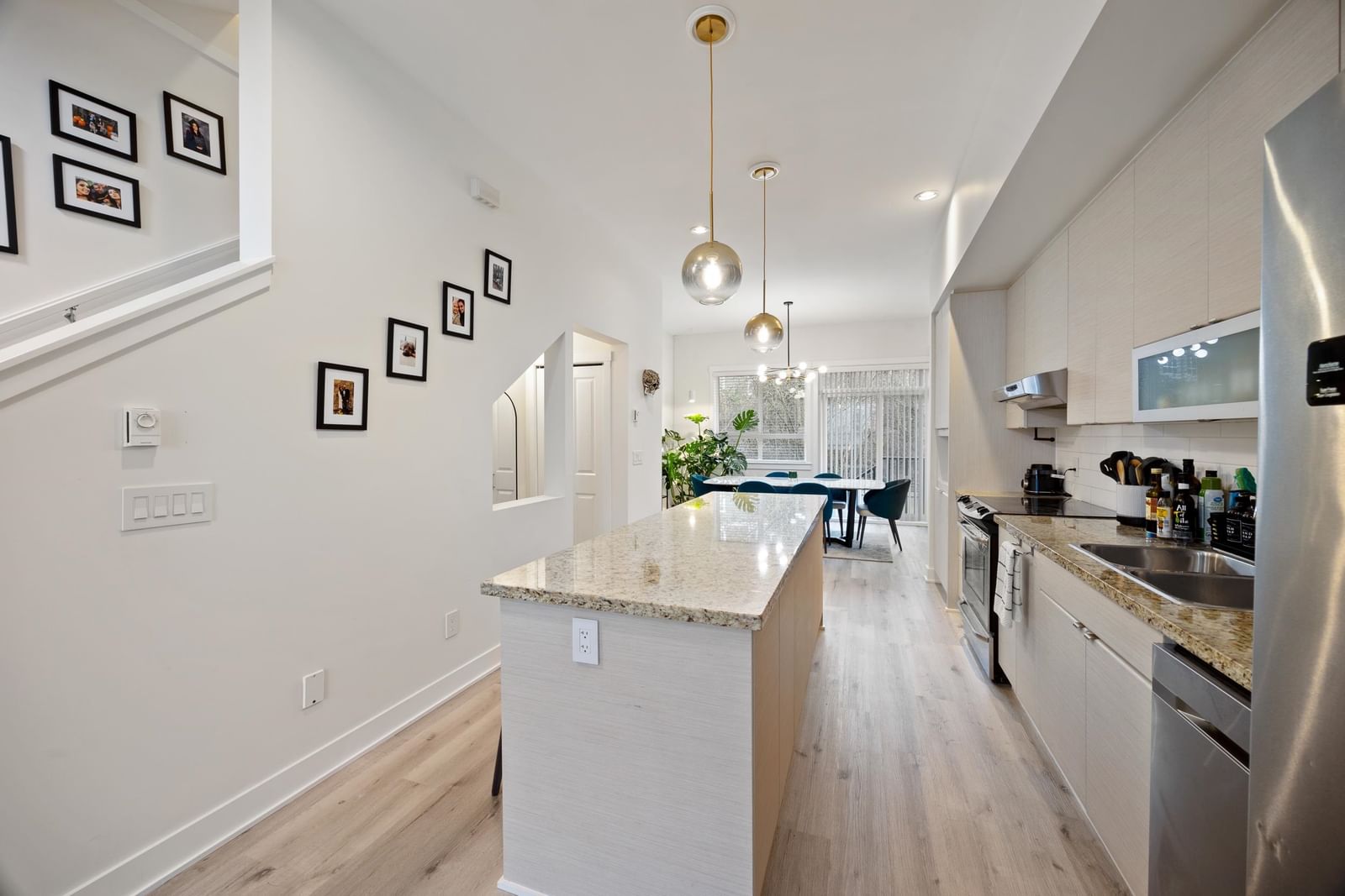 Listing Image 10