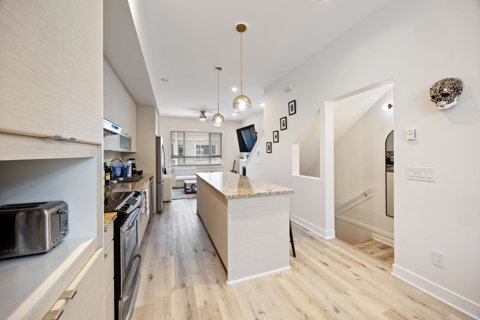 Listing Image 9