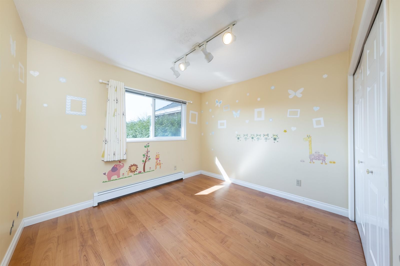 Listing Image 33