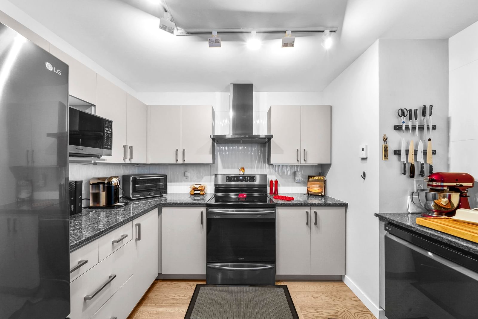 Listing Image 12