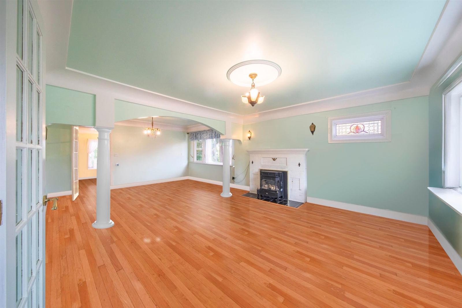 Listing Image 3