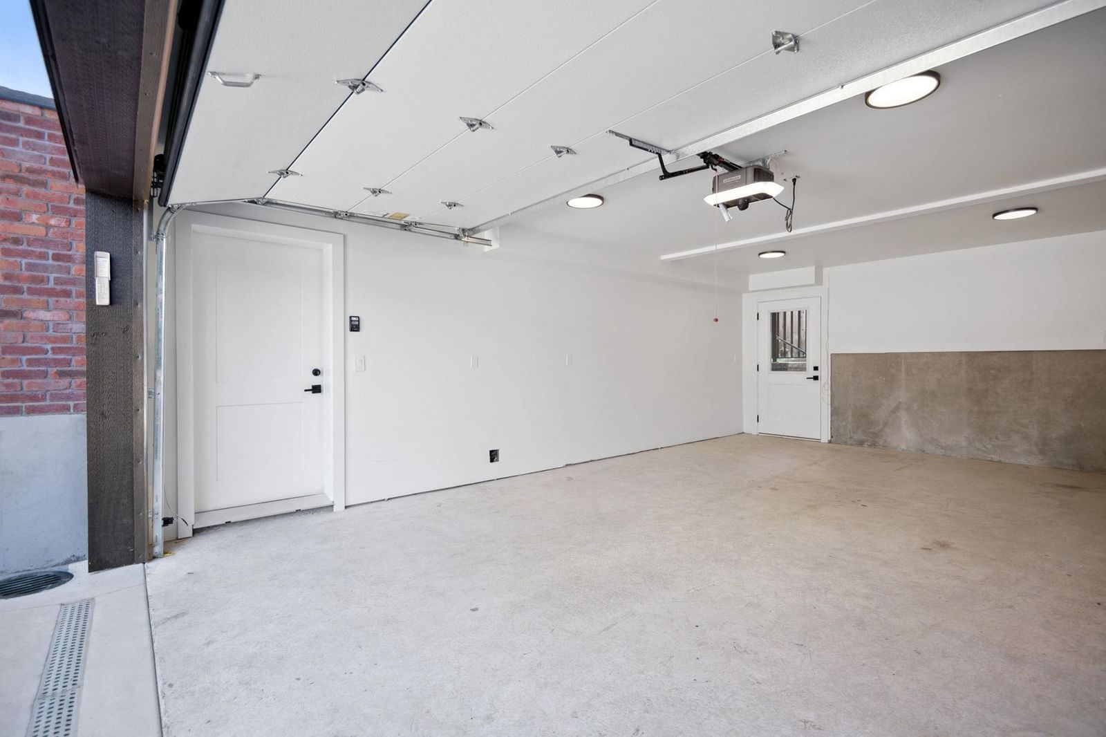 Listing Image 28
