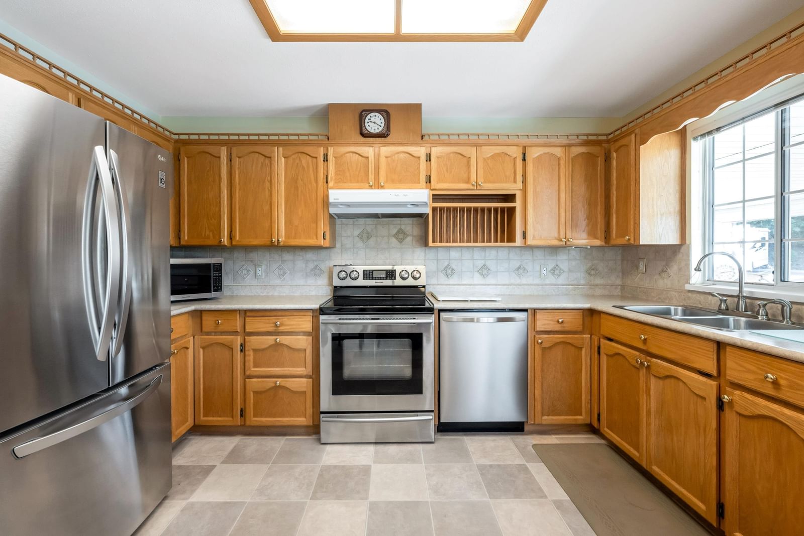 Listing Image 4