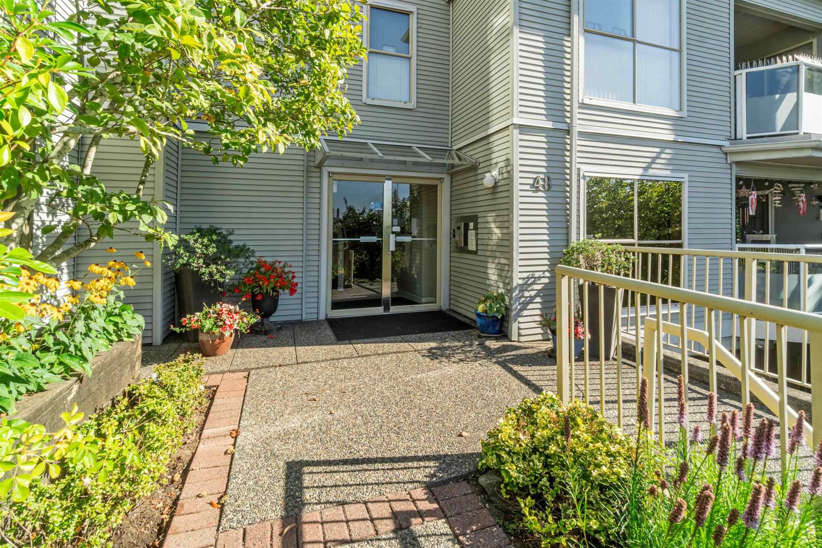 Listing Image 8