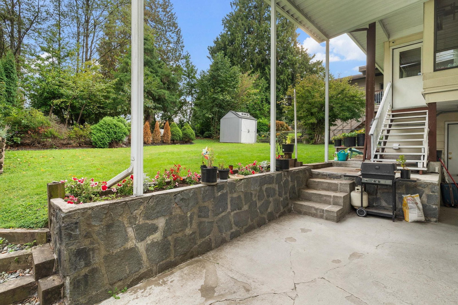 Listing Image 4