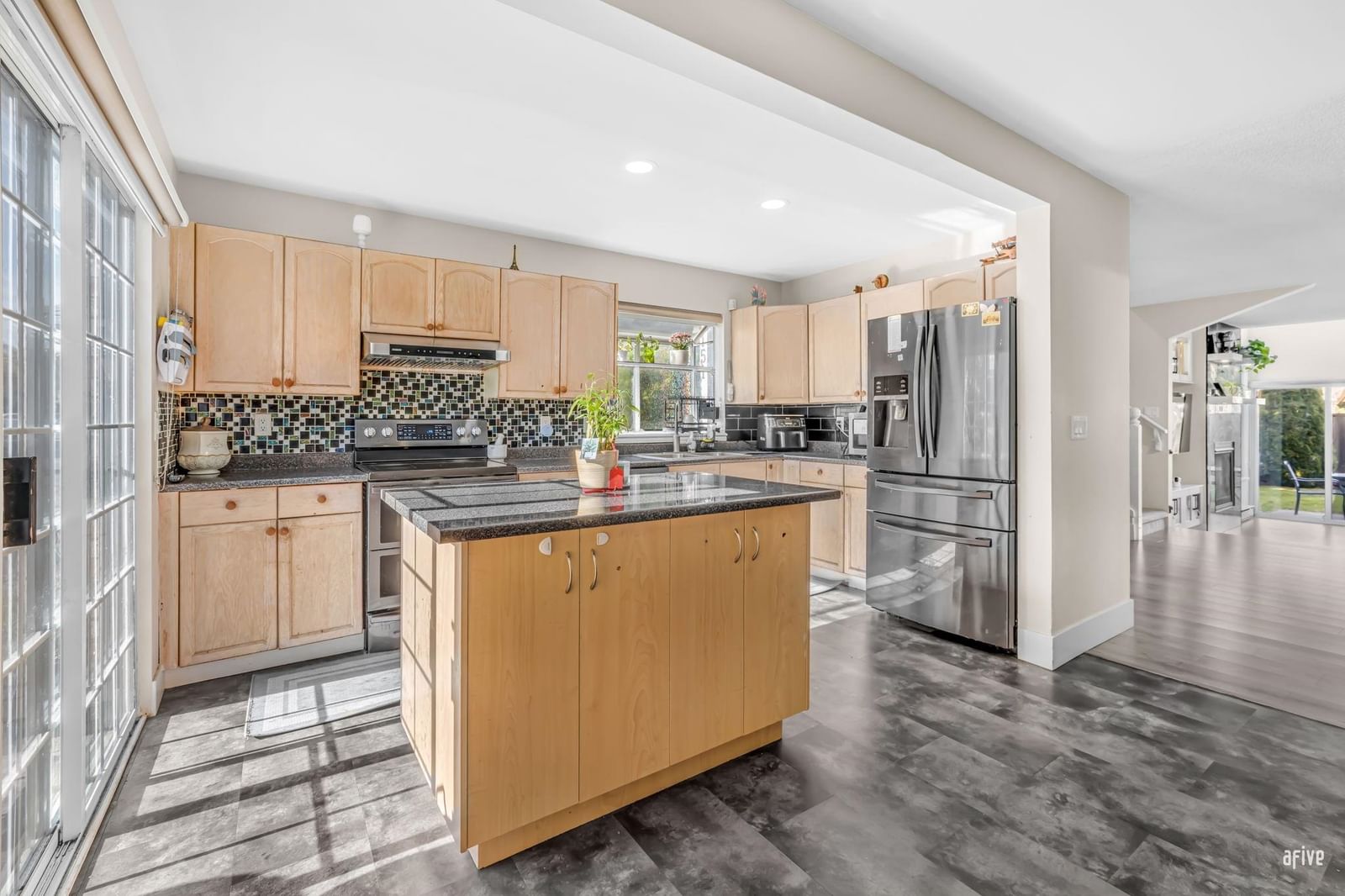 Listing Image 10