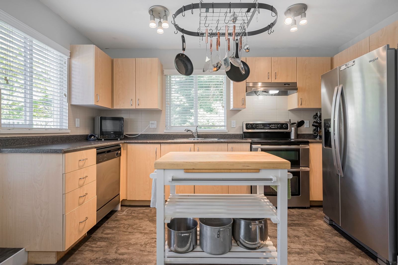 Listing Image 10