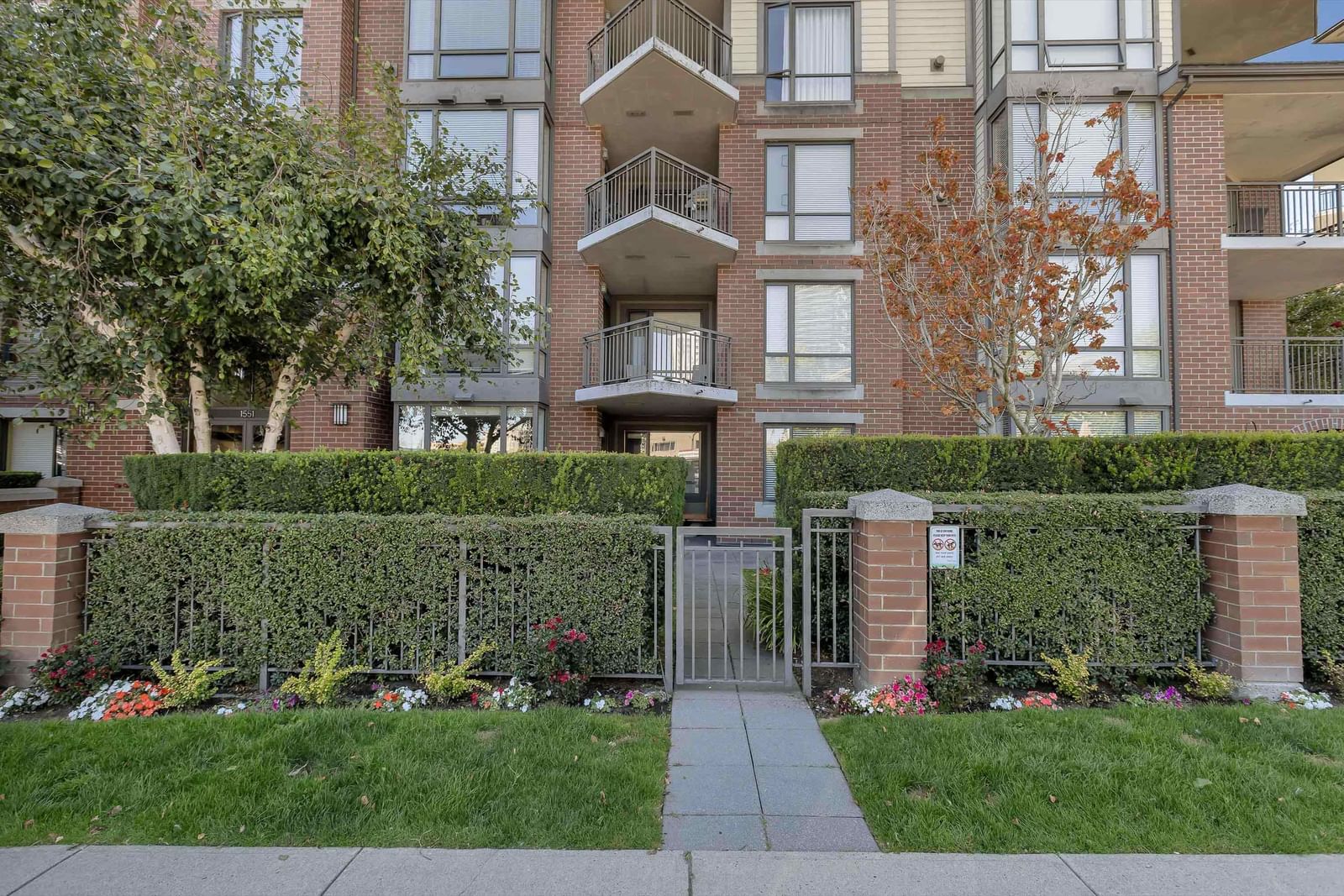 Listing Image 16