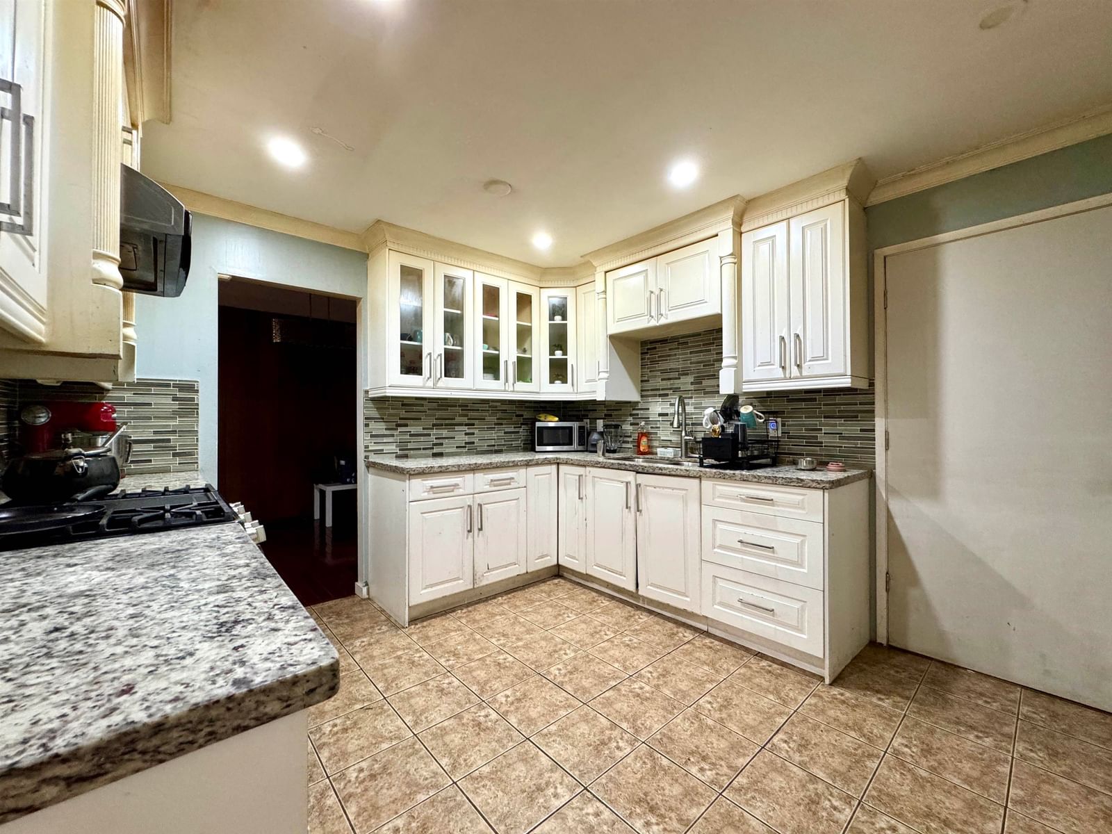 Listing Image 4