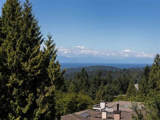 2320 Chairlift Close, West Vancouver, V7S 3G8 | Image 2