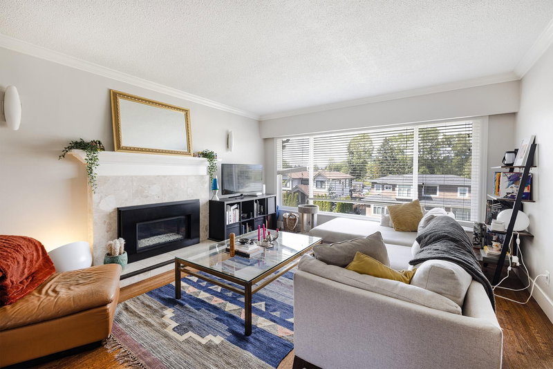 4378 Briarwood Crescent, Burnaby, V5G 2M6 | Image 2