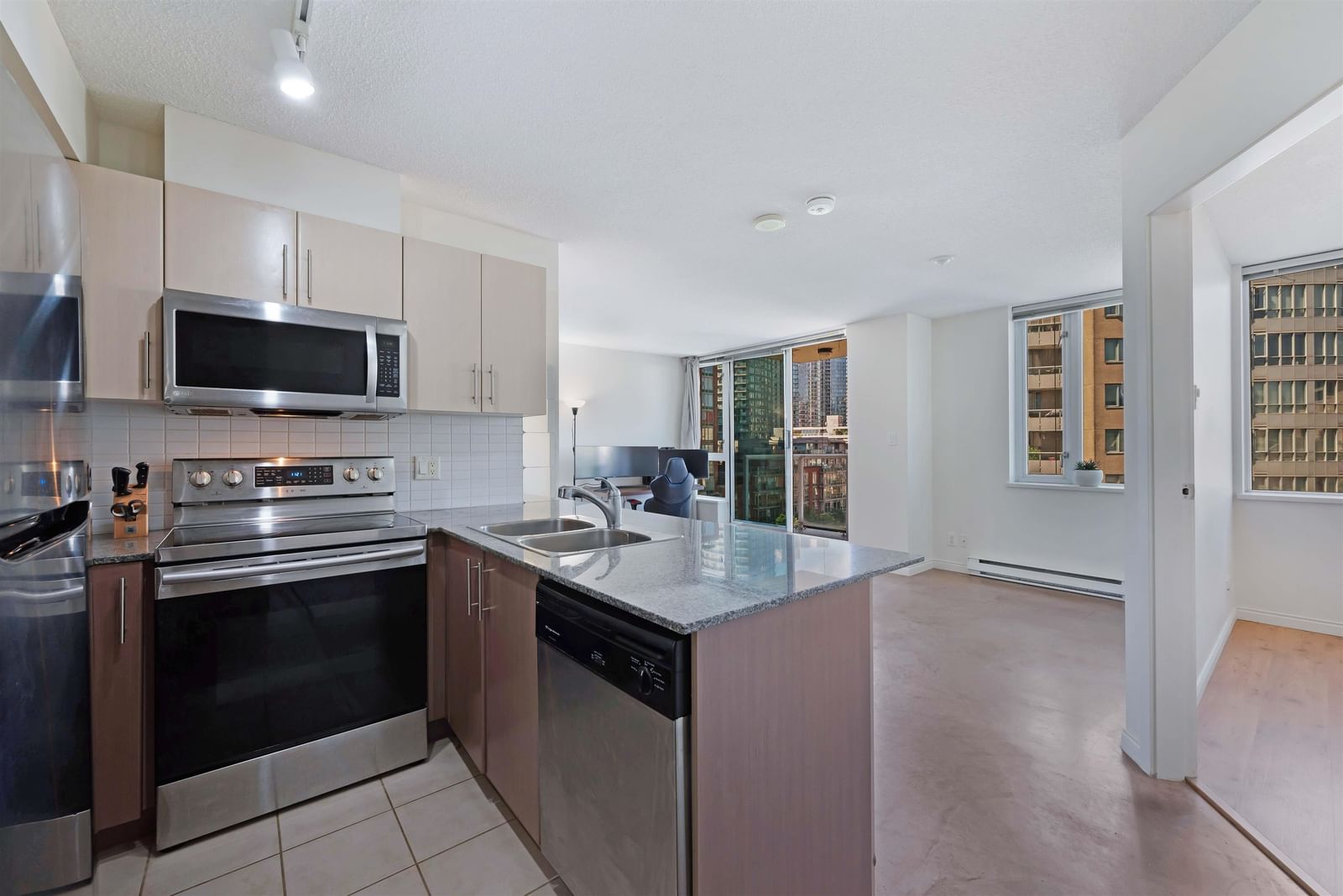 Listing Image 6