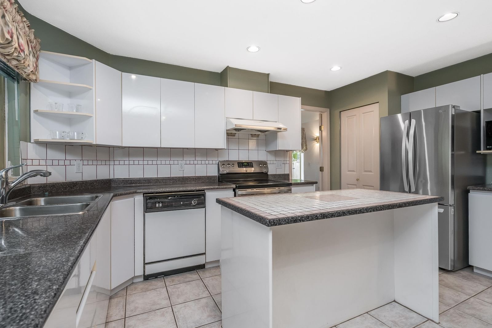 Listing Image 15