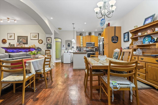 303 - 33485 South Fraser Way