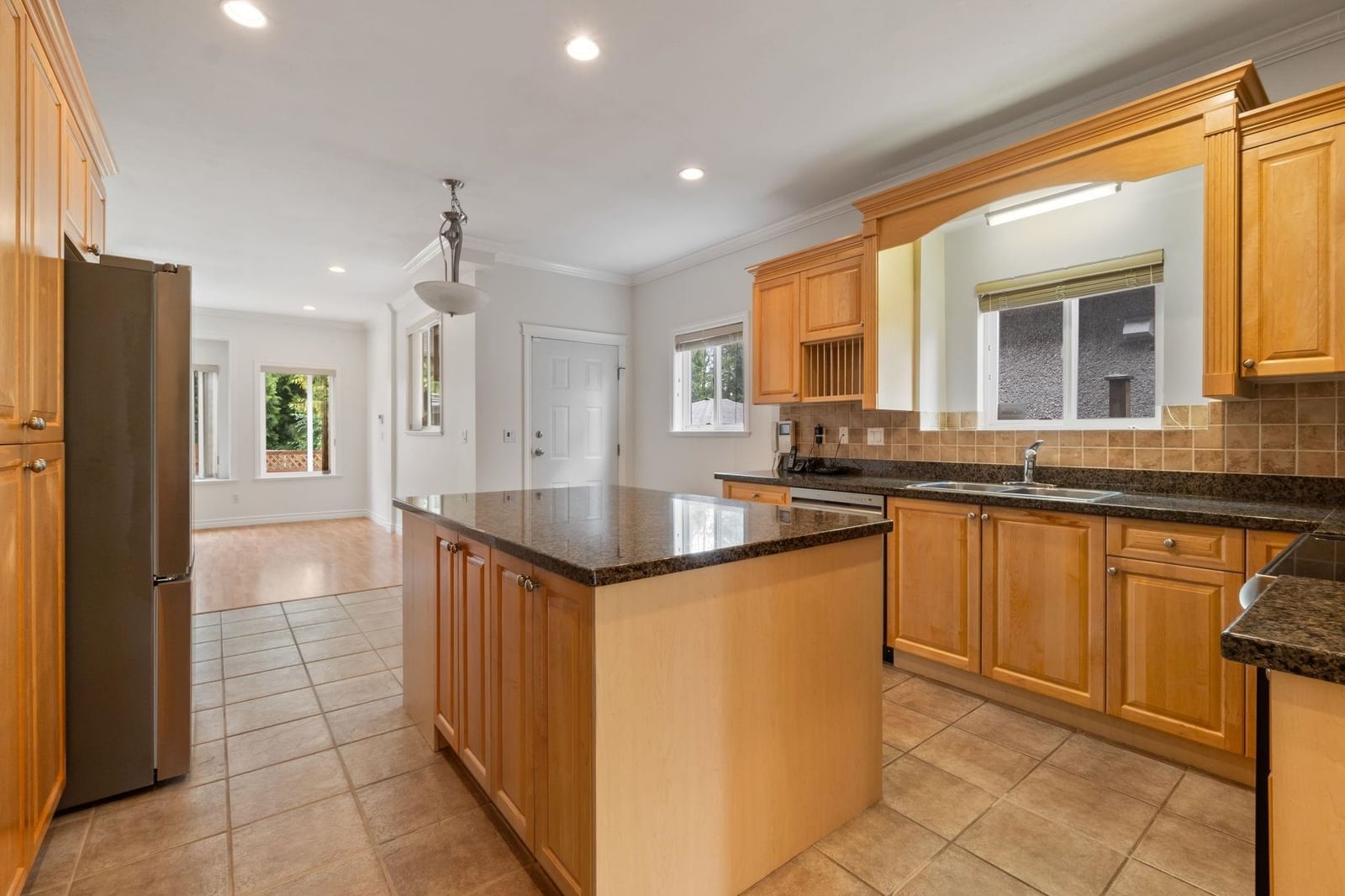 Listing Image 12