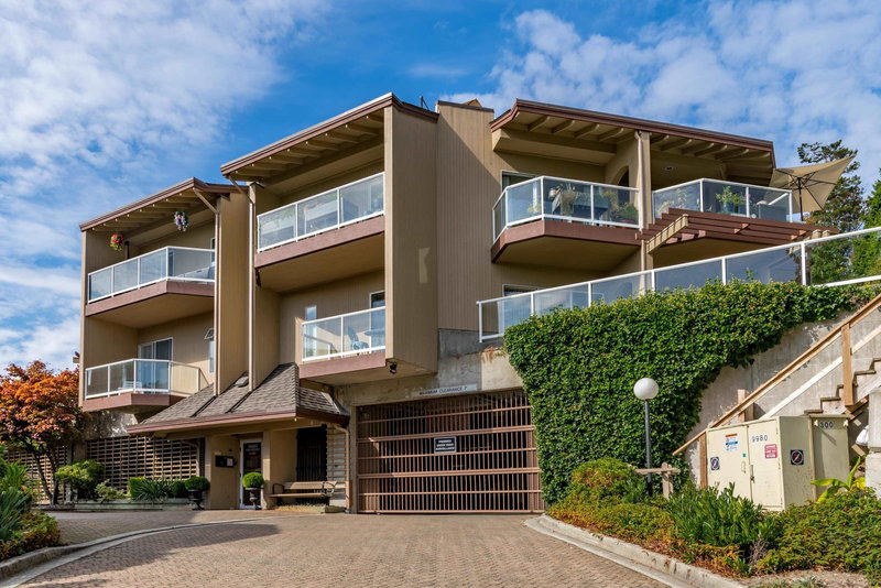 402 - 15025 Victoria Avenue, White Rock, V4B 1G2 | Image 2