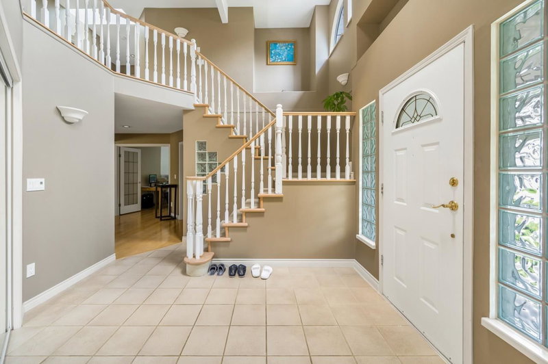 35 Wildwood Drive, Port Moody, V3H 4M5 | Image 2