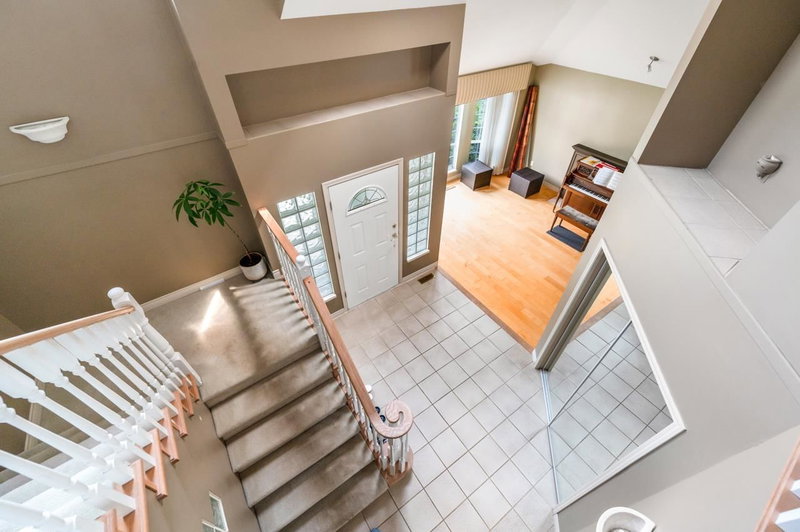 35 Wildwood Drive, Port Moody, V3H 4M5 | Image 3