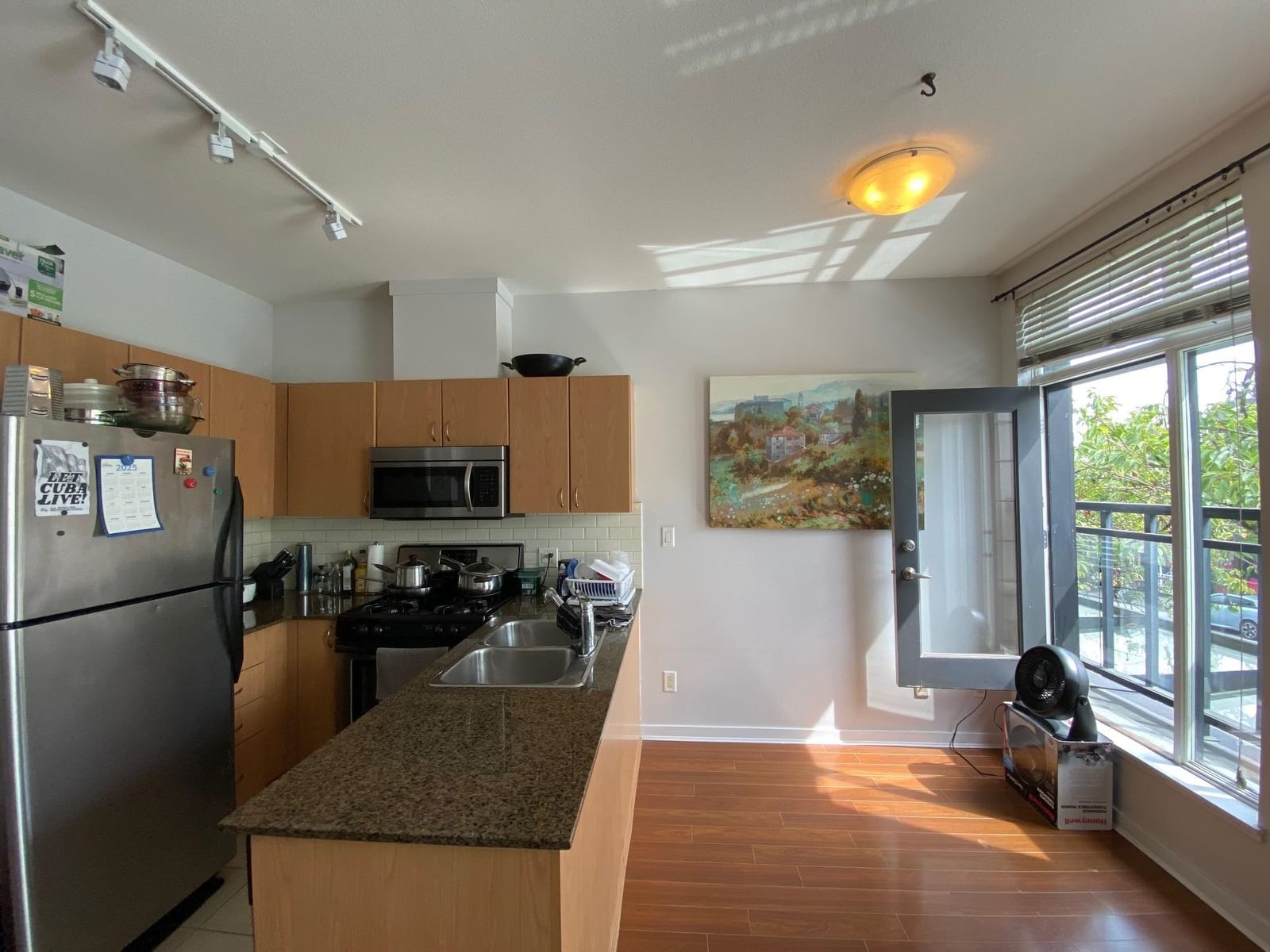 Listing Image 4