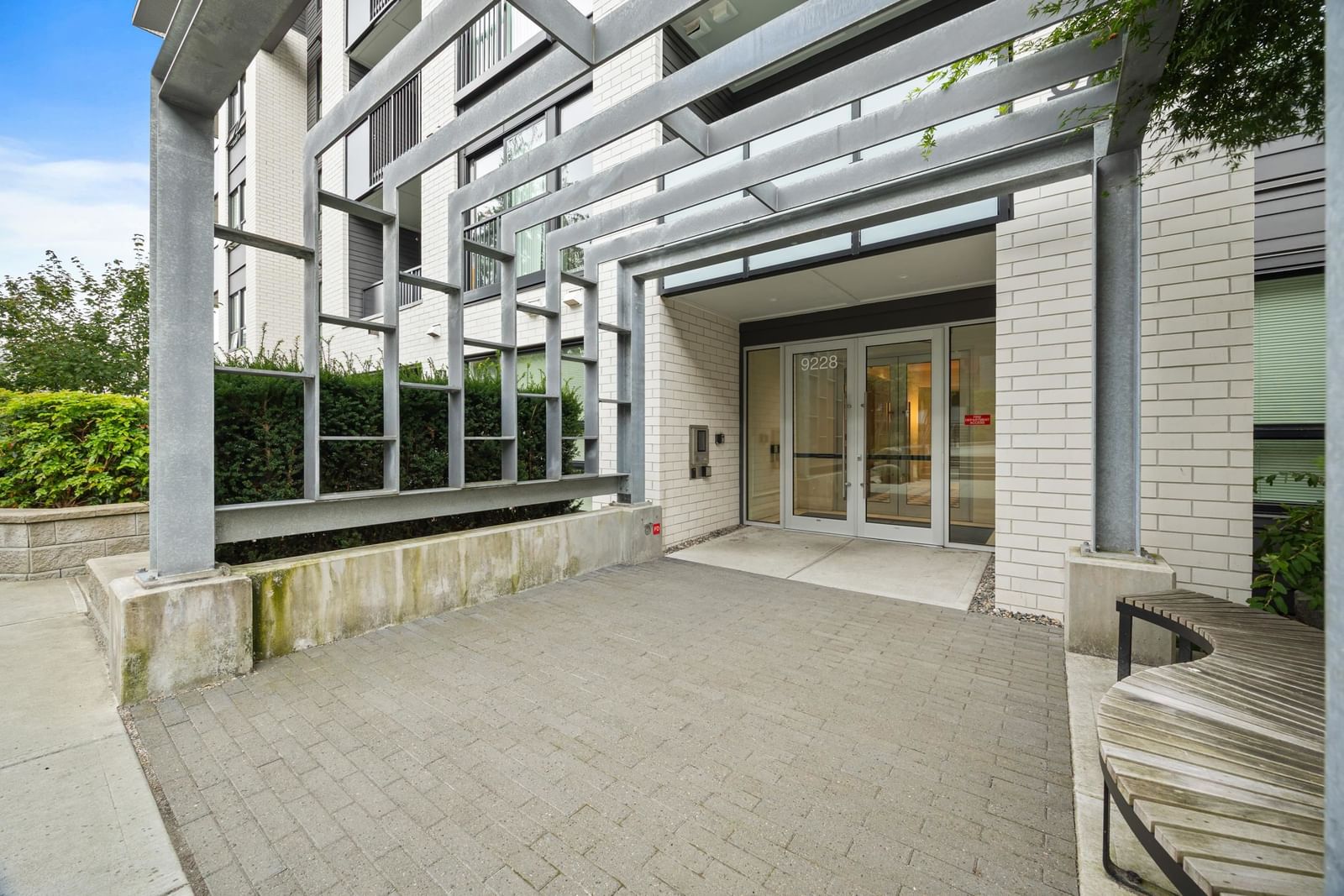 Listing Image 4