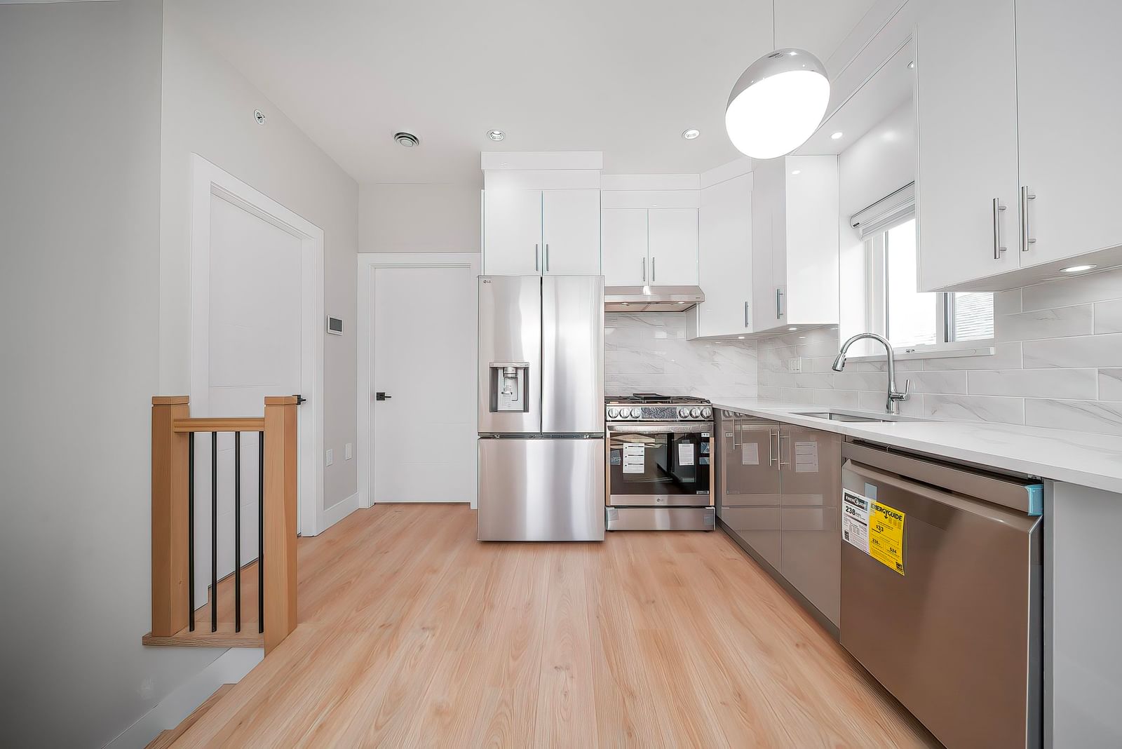 Listing Image 8