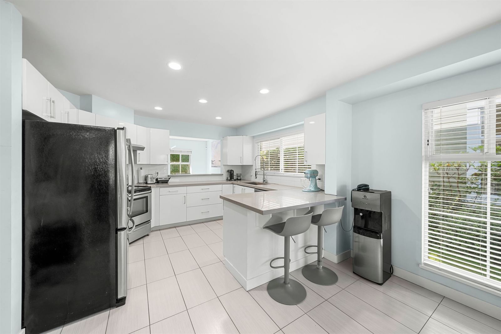 Listing Image 11