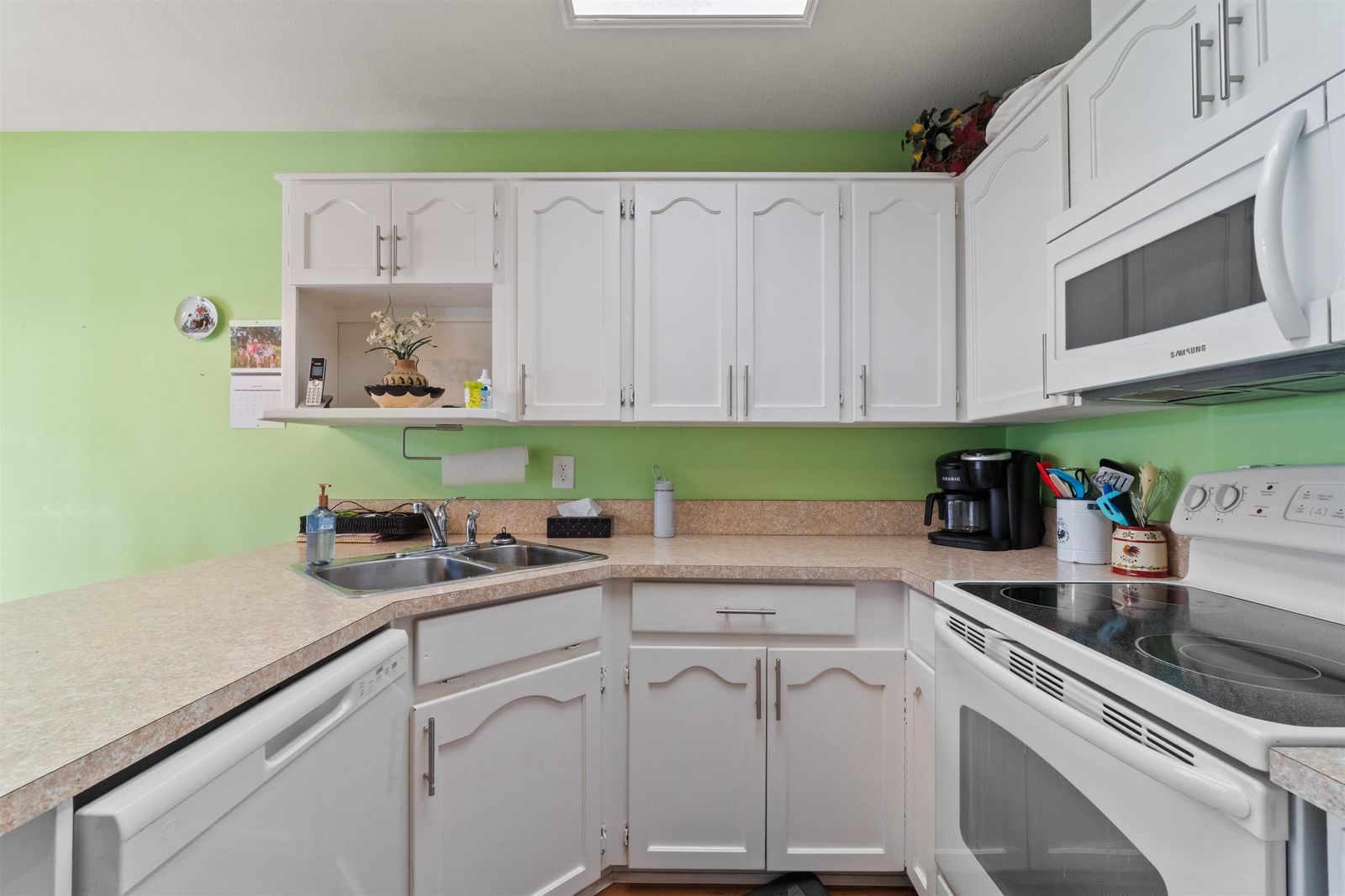 Listing Image 4