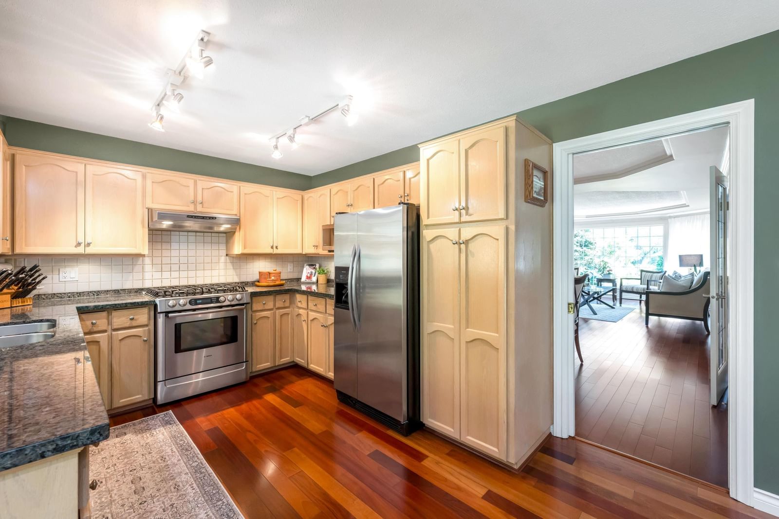 Listing Image 9