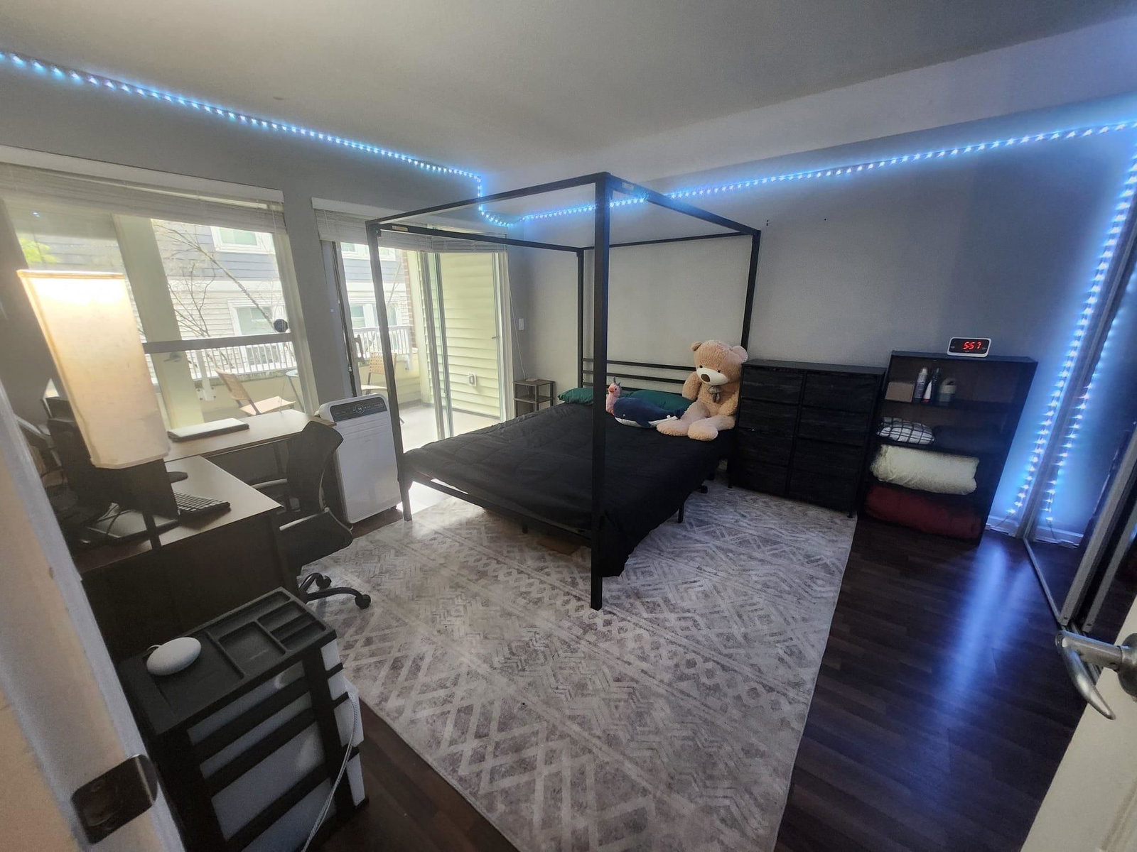 Listing Image 11