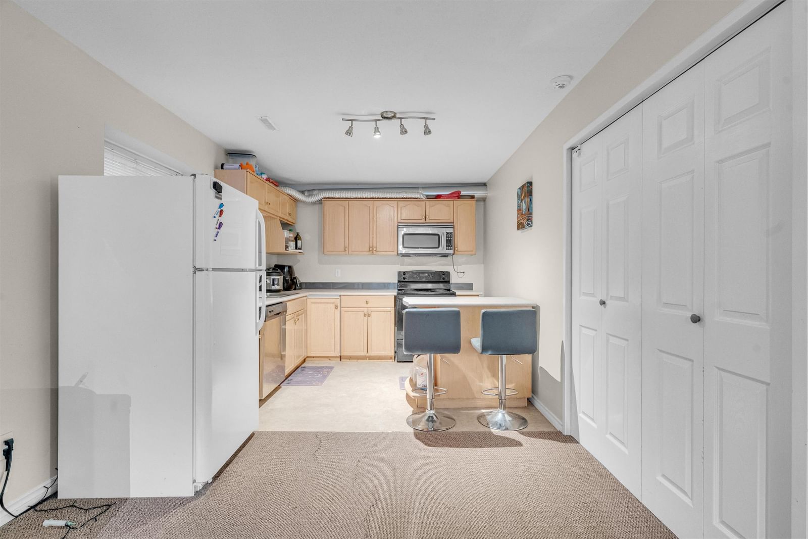 Listing Image 16