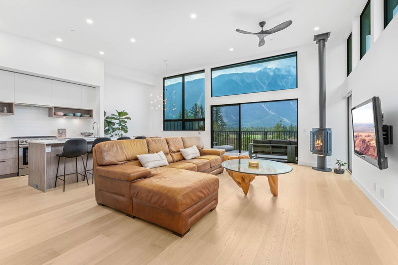 7 - 4000 Sunstone Way, Pemberton, V0N 2L3 | Image 2