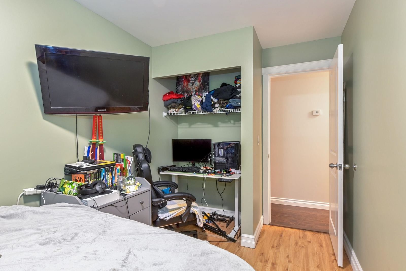 Listing Image 12
