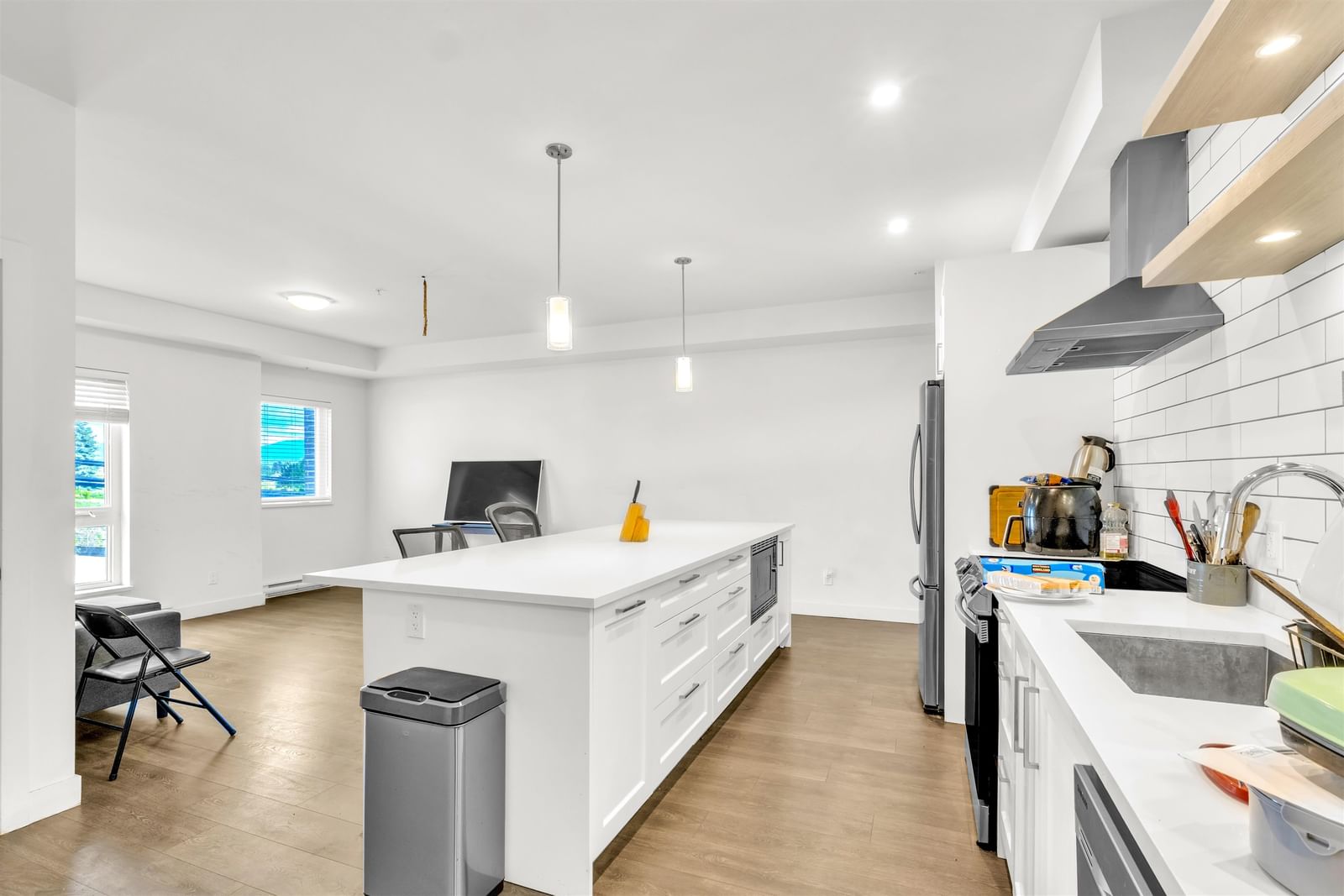 Listing Image 10