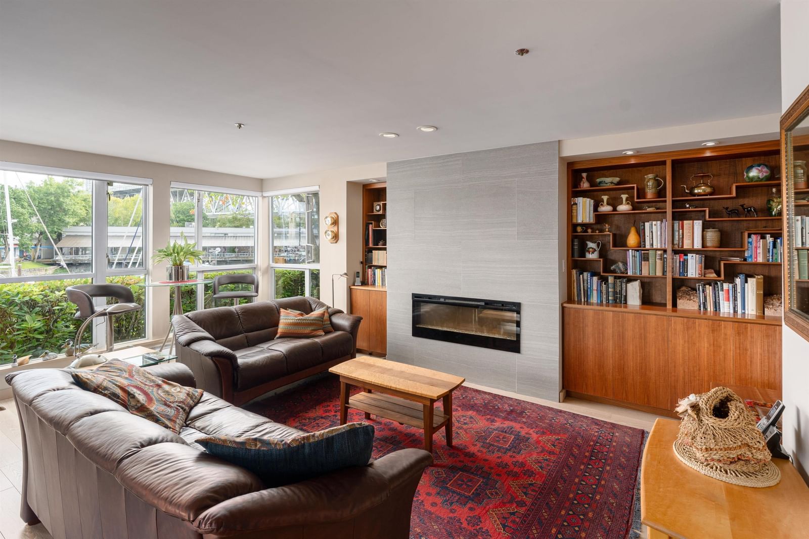 Listing Image 8