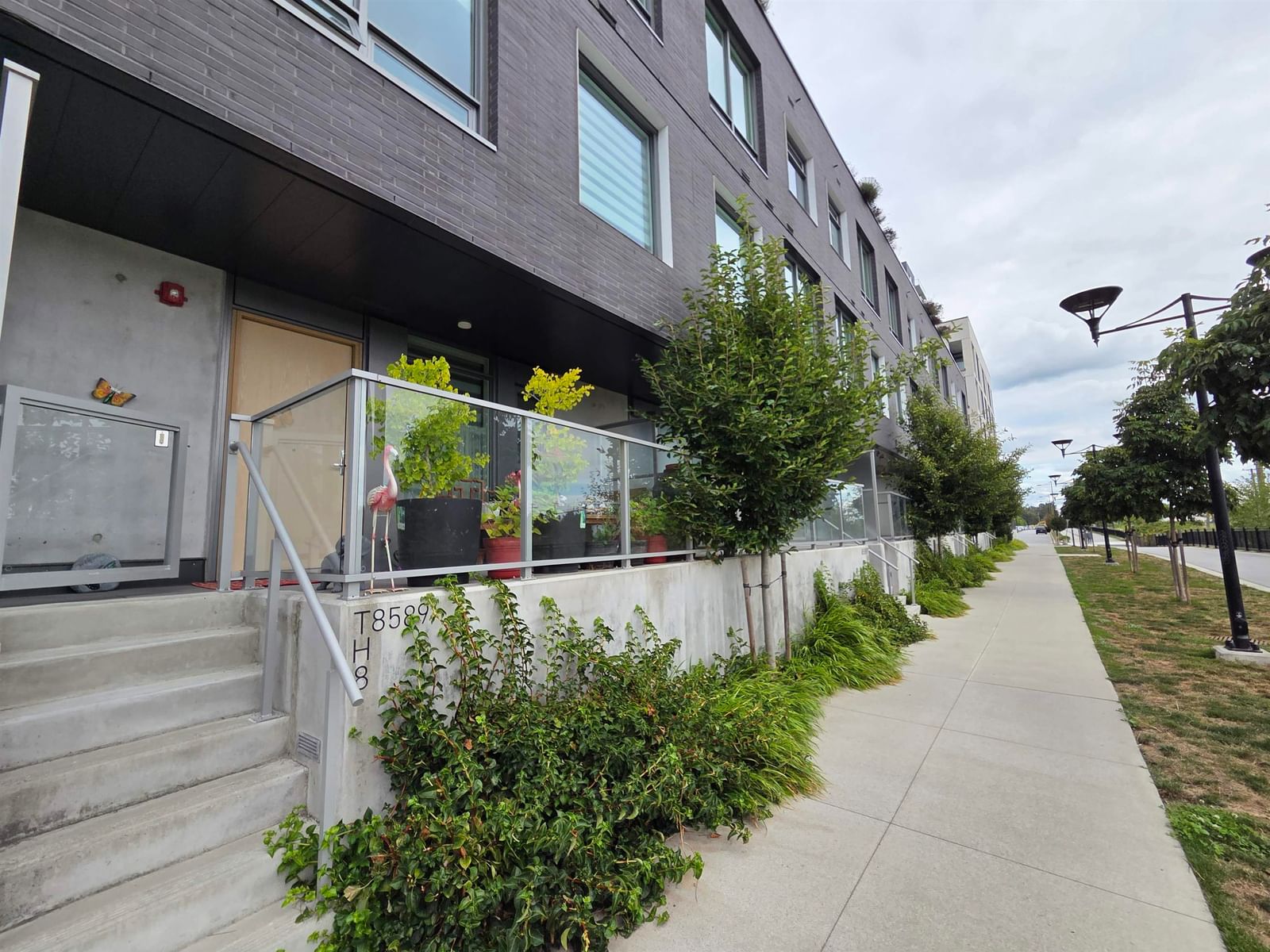 Listing Image 5