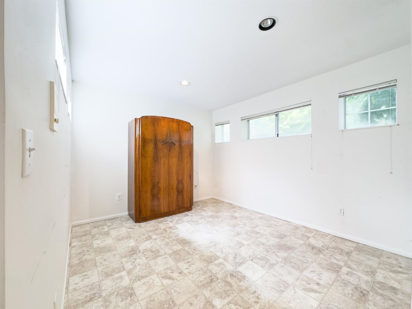 Listing Image 27