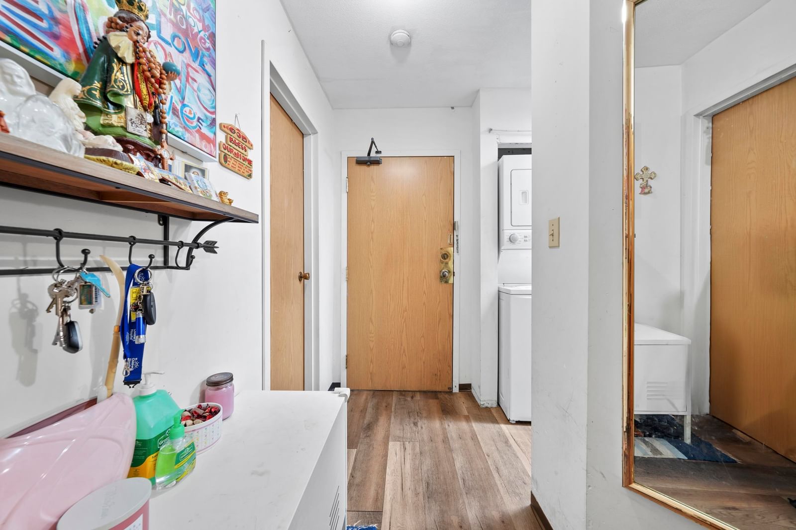 Listing Image 4