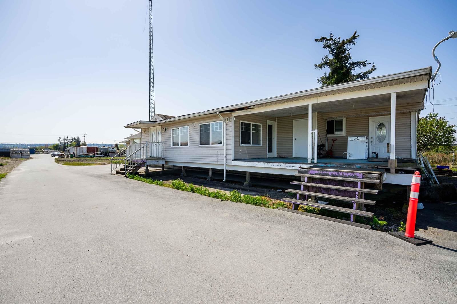 Listing Image 4